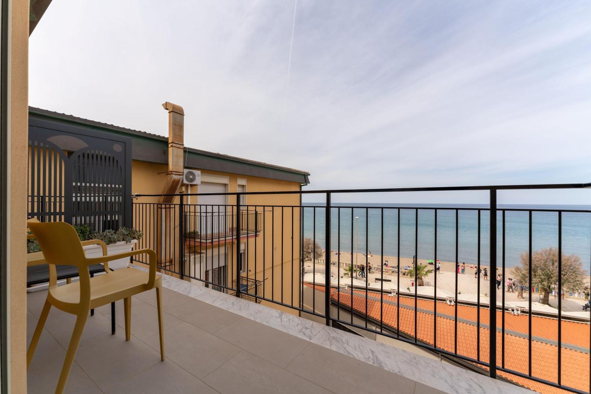 B&B Le Suites Di Costanza Cefalu Exterior photo